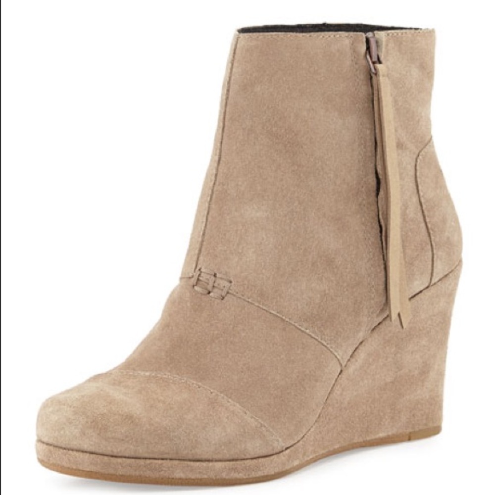 TOMS suede desert boot.